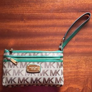 micheal kors wristlet